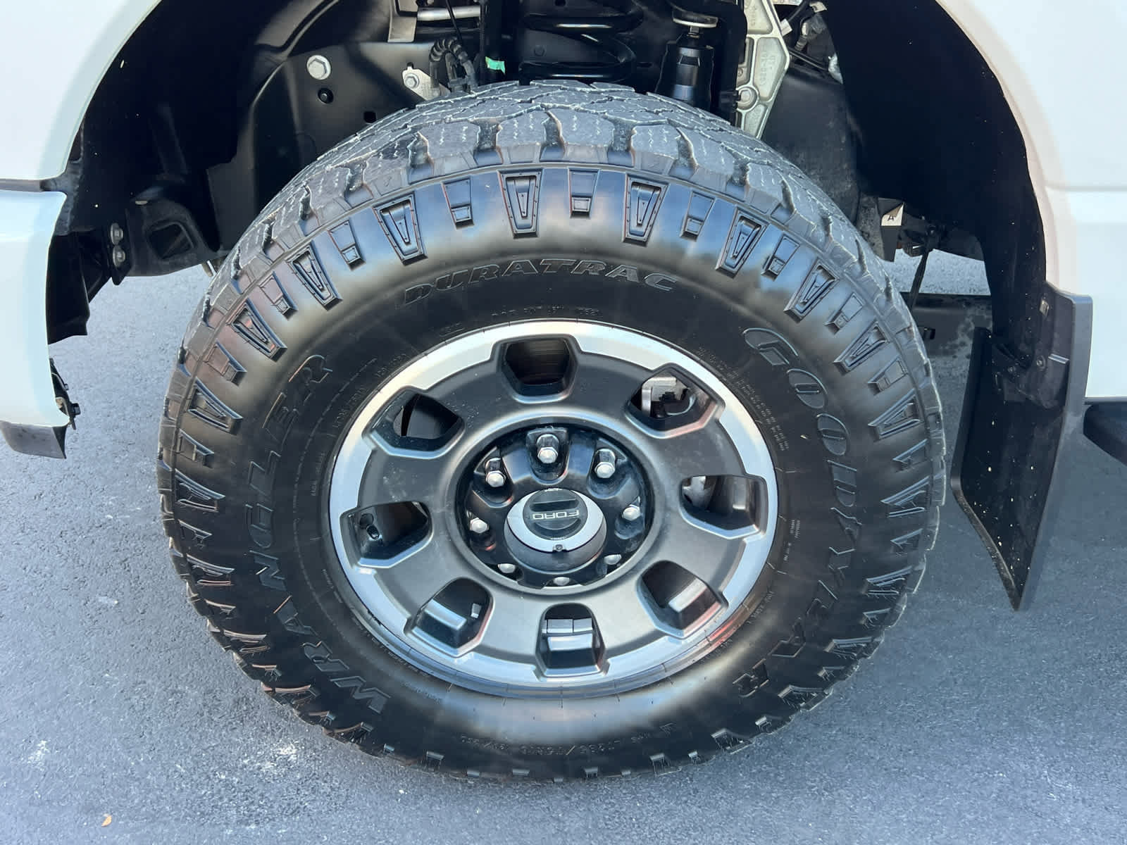 Certified 2024 Ford F350 Platinum w/ Tremor Off-Road Package image 13