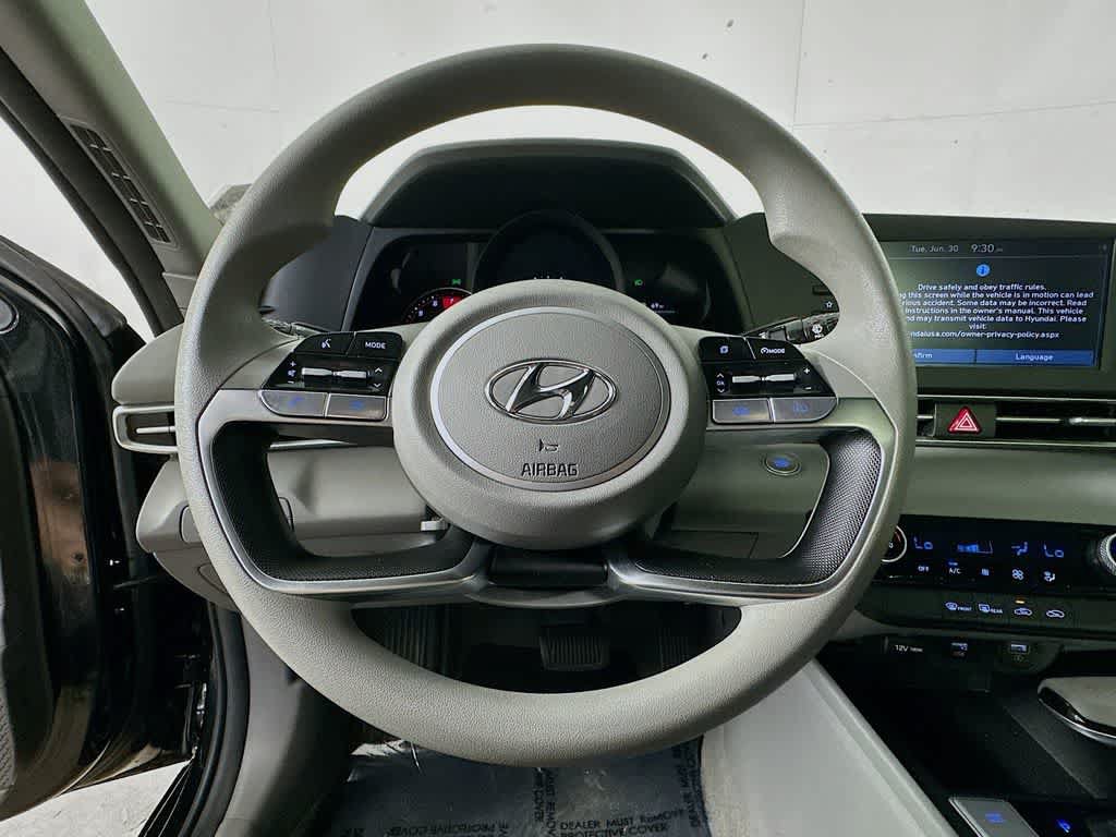 Used 2022 Hyundai Elantra SEL FWD image 14