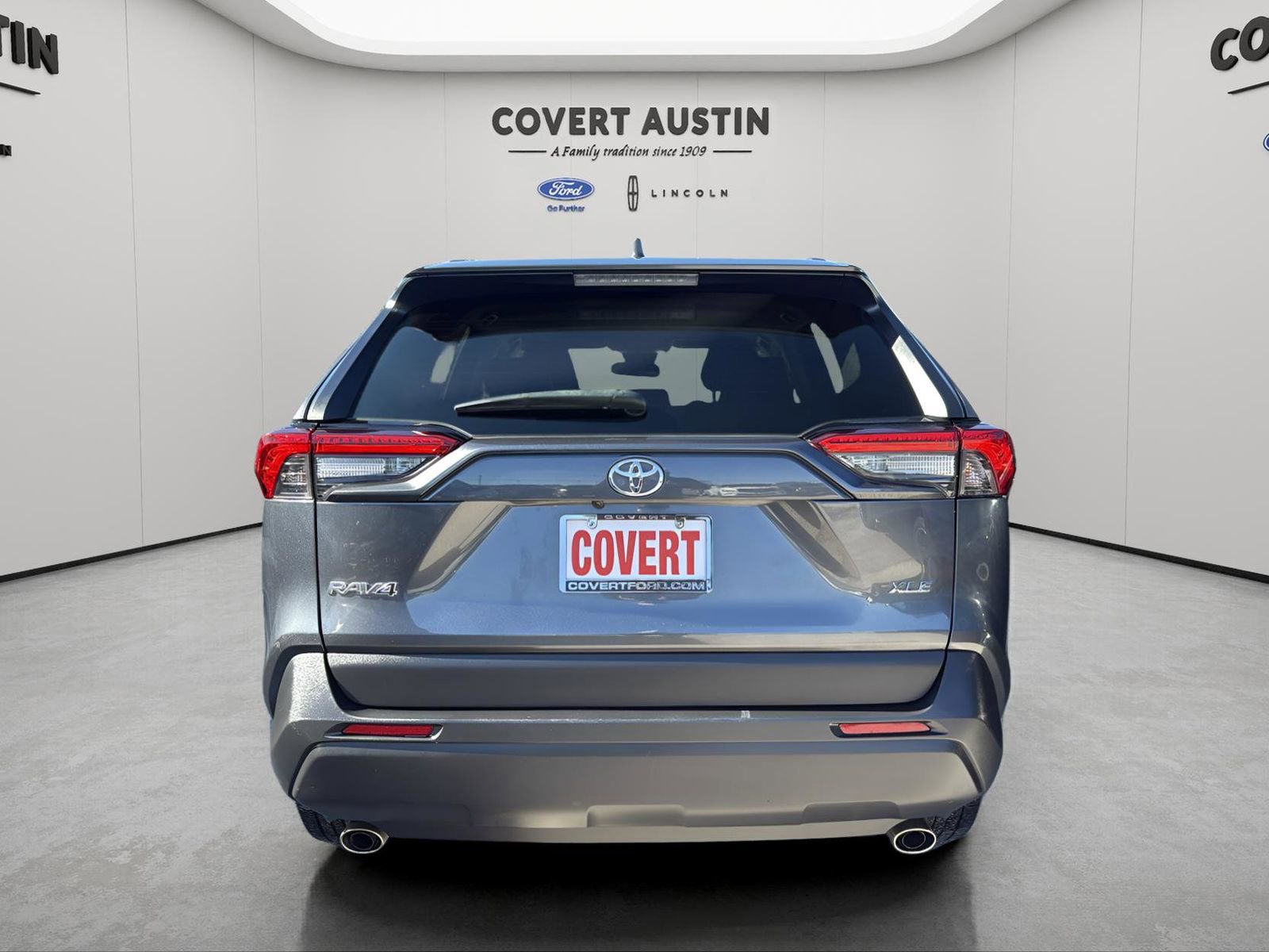 Used 2021 Toyota RAV4 XLE Premium image 4