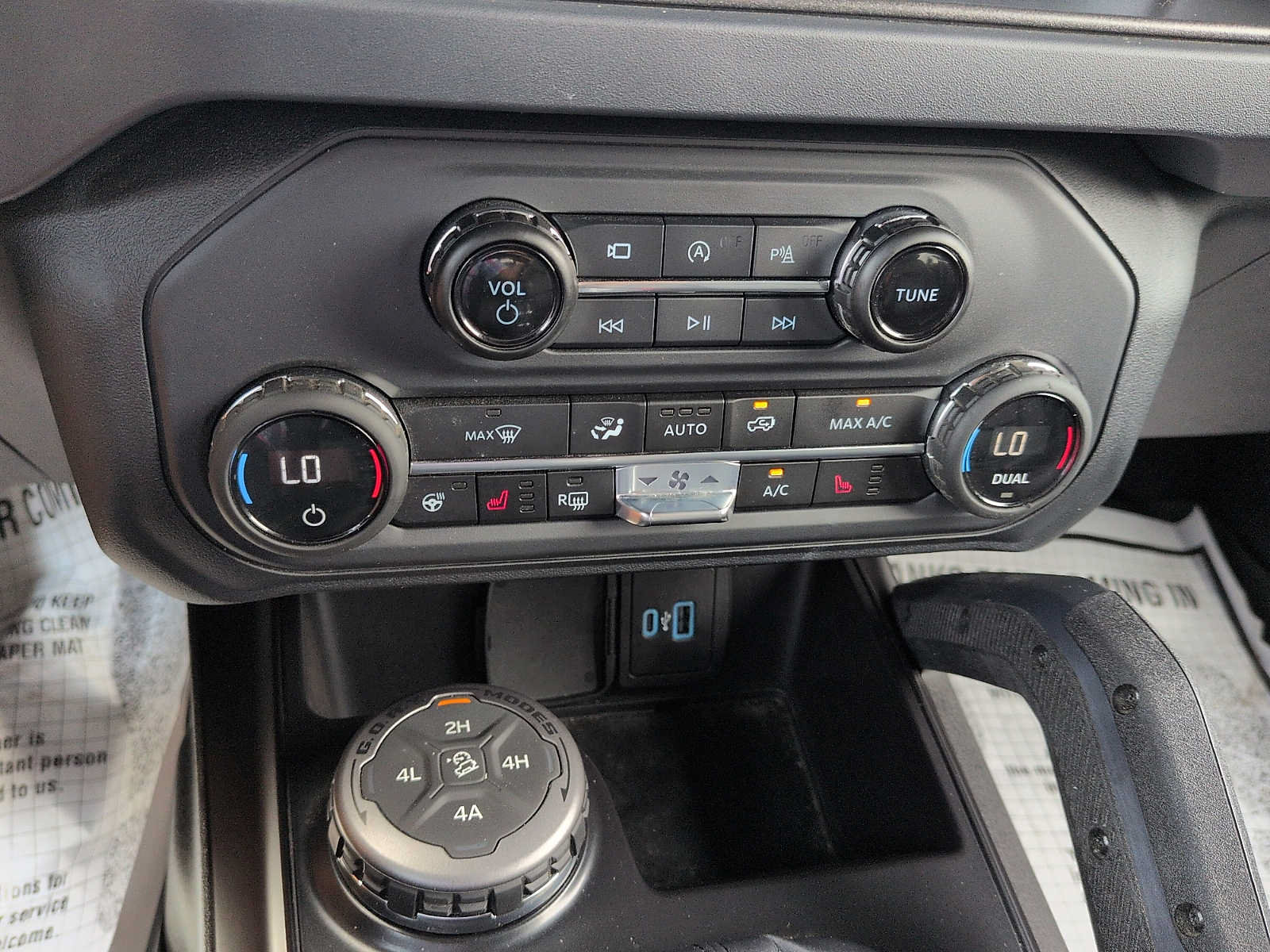 Certified 2025 Ford Bronco Badlands w/ Sasquatch Package AWD/4WD image 20