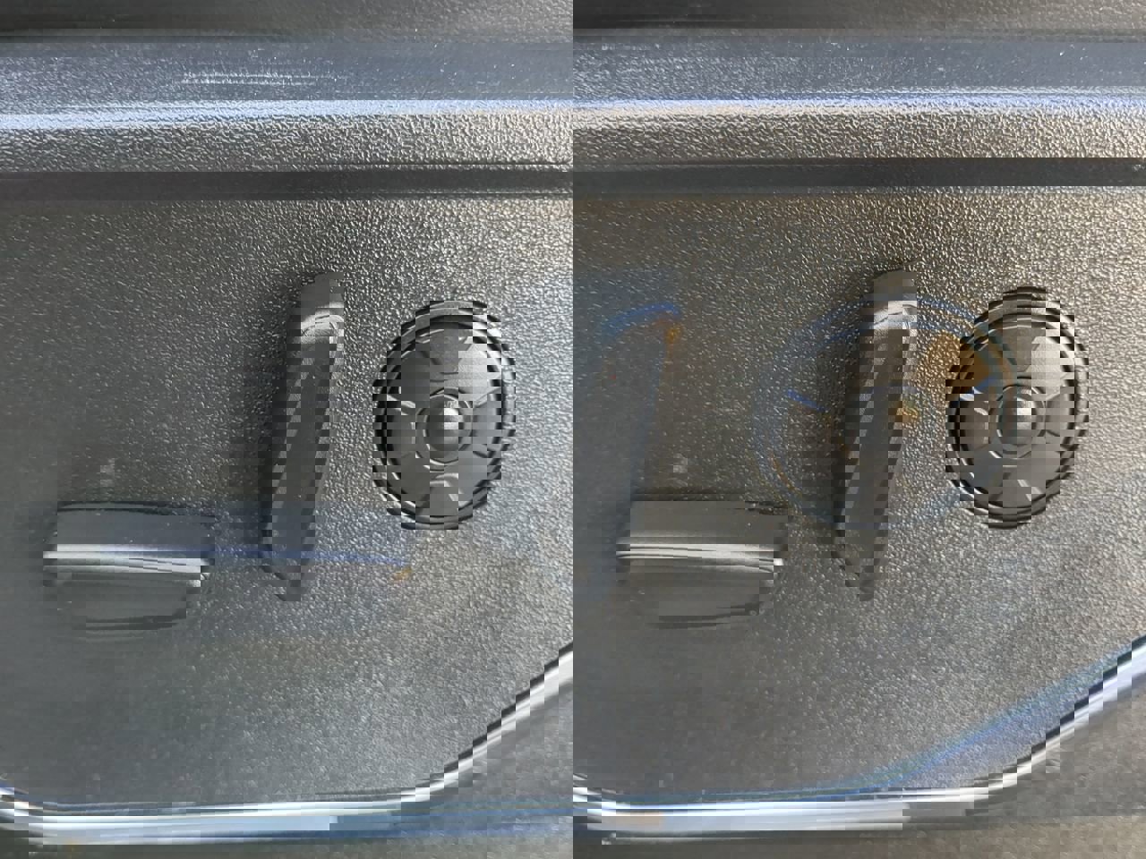 Certified 2025 Ford F450 Platinum w/ FX4 Off-Road Package image 30