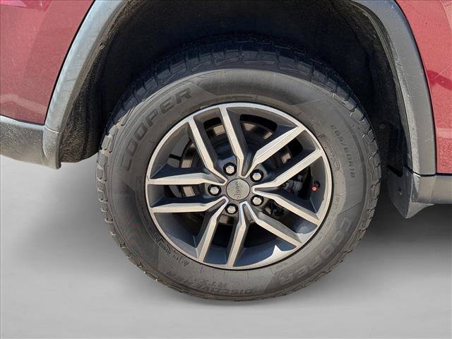Used 2019 Jeep Grand Cherokee Limited AWD/4WD image 5