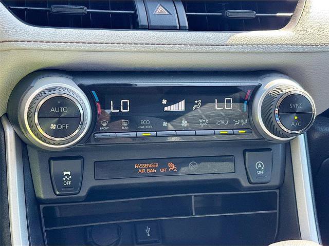 Used 2021 Toyota RAV4 XLE w/ Convenience Package FWD image 16