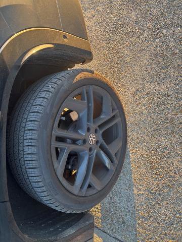 Used 2025 Volkswagen Tiguan SE R-Line image 11