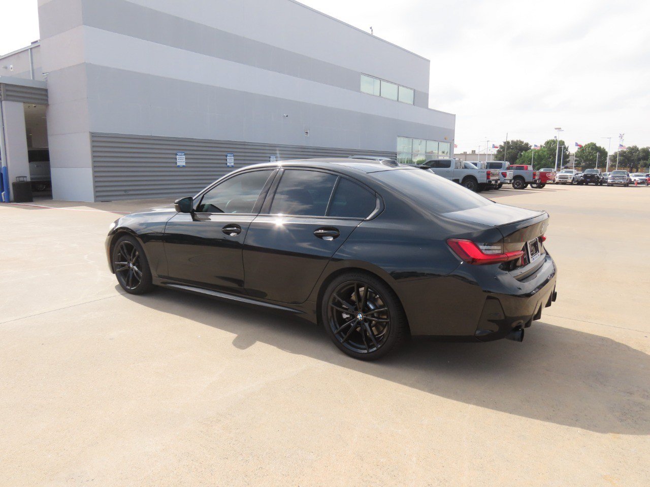 Used 2023 BMW 330i Sedan w/ M Sport Package RWD image 14