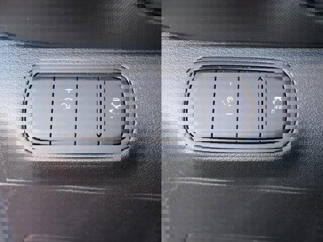 Used 2024 Hyundai Venue Limited image 24