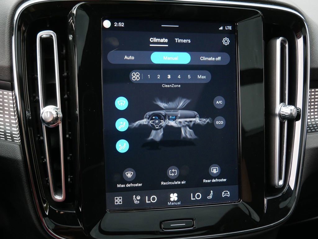 Used 2021 Volvo XC40 P8 Recharge w/ Advanced Package image 21