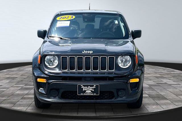 Used 2023 Jeep Renegade Latitude AWD/4WD image 3