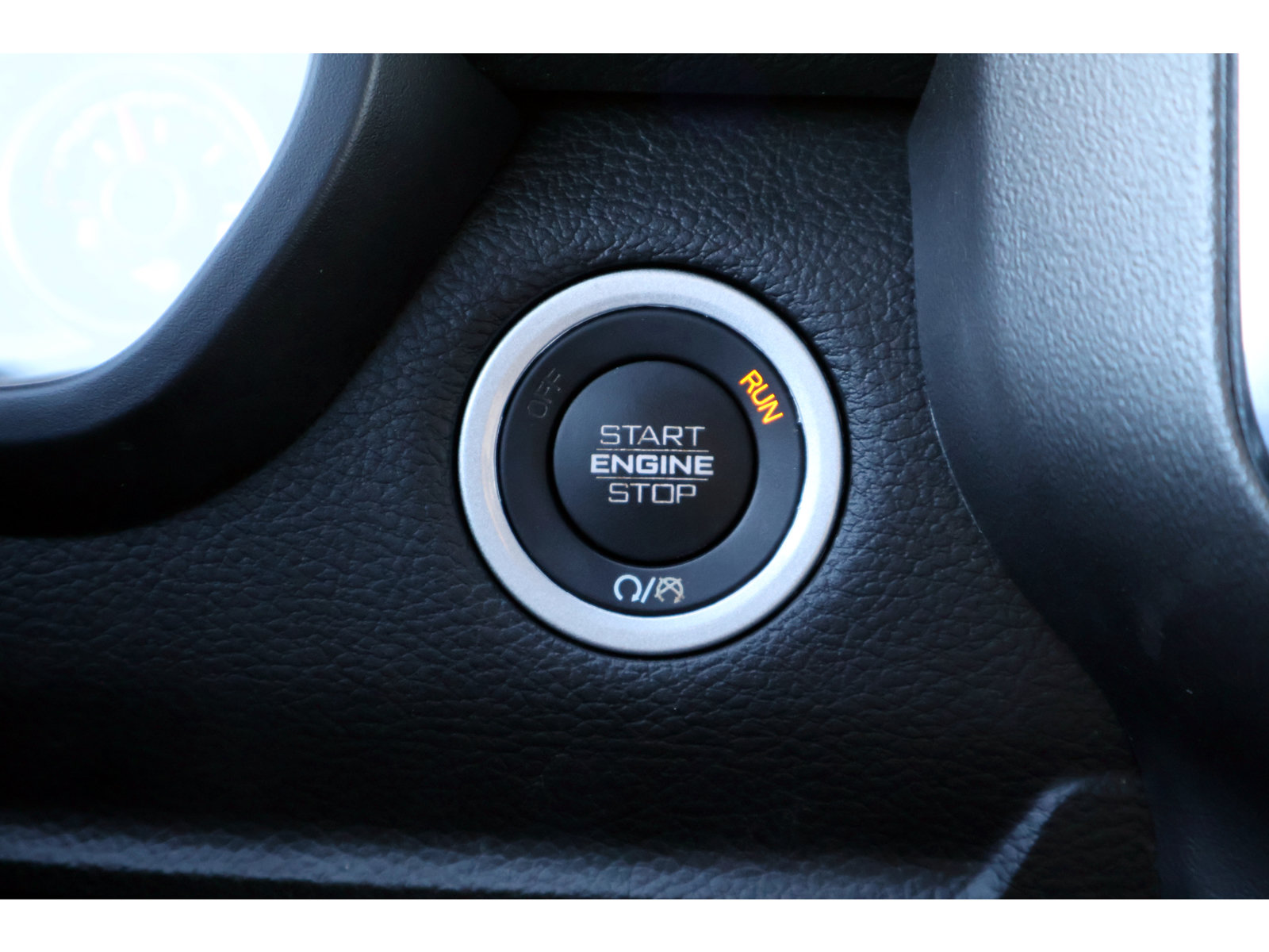 Used 2025 RAM 1500 Laramie w/ Sport Appearance Package AWD/4WD image 9