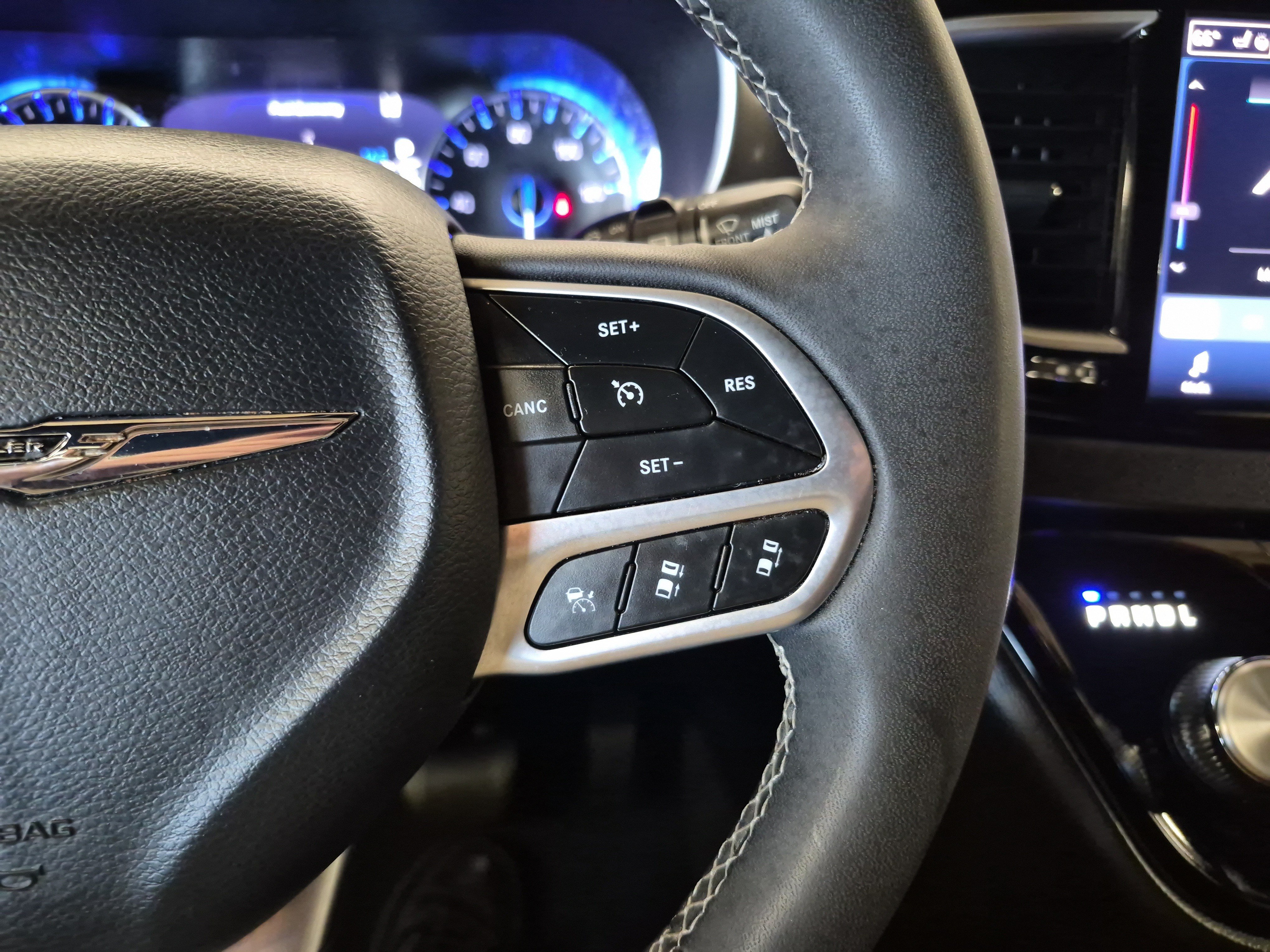 Used 2025 Chrysler Pacifica Select FWD image 25