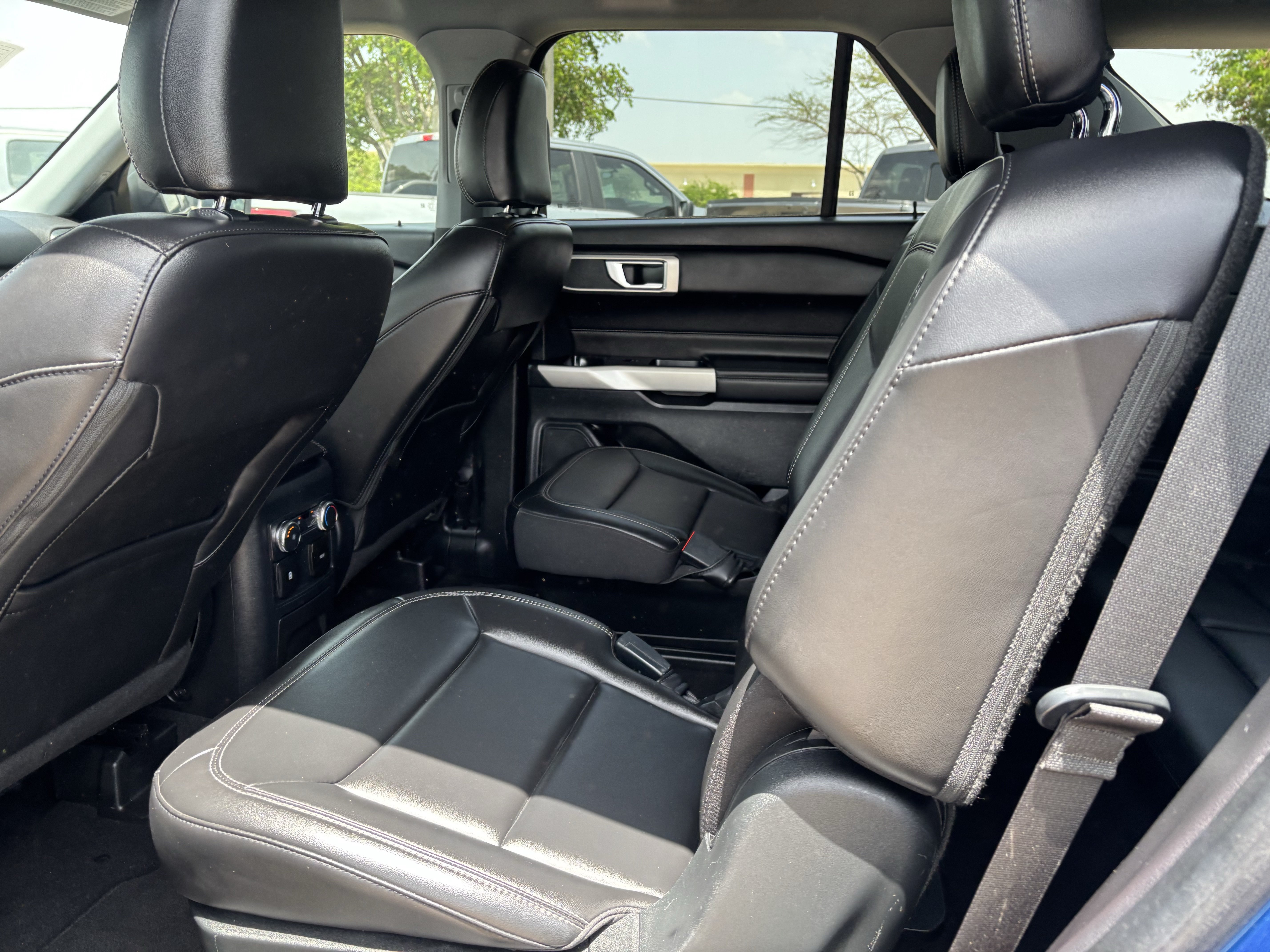 Certified 2022 Ford Explorer XLT w/ Equipment Group 202A RWD image 18