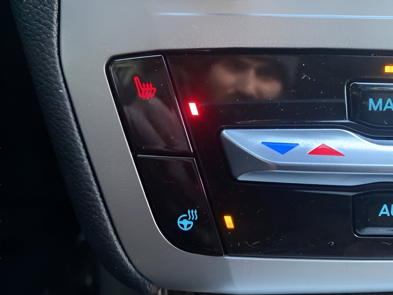 Certified 2022 Ford Explorer XLT w/ Equipment Group 202A image 21