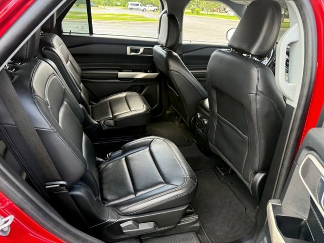 Certified 2022 Ford Explorer XLT w/ Equipment Group 202A AWD/4WD image 18