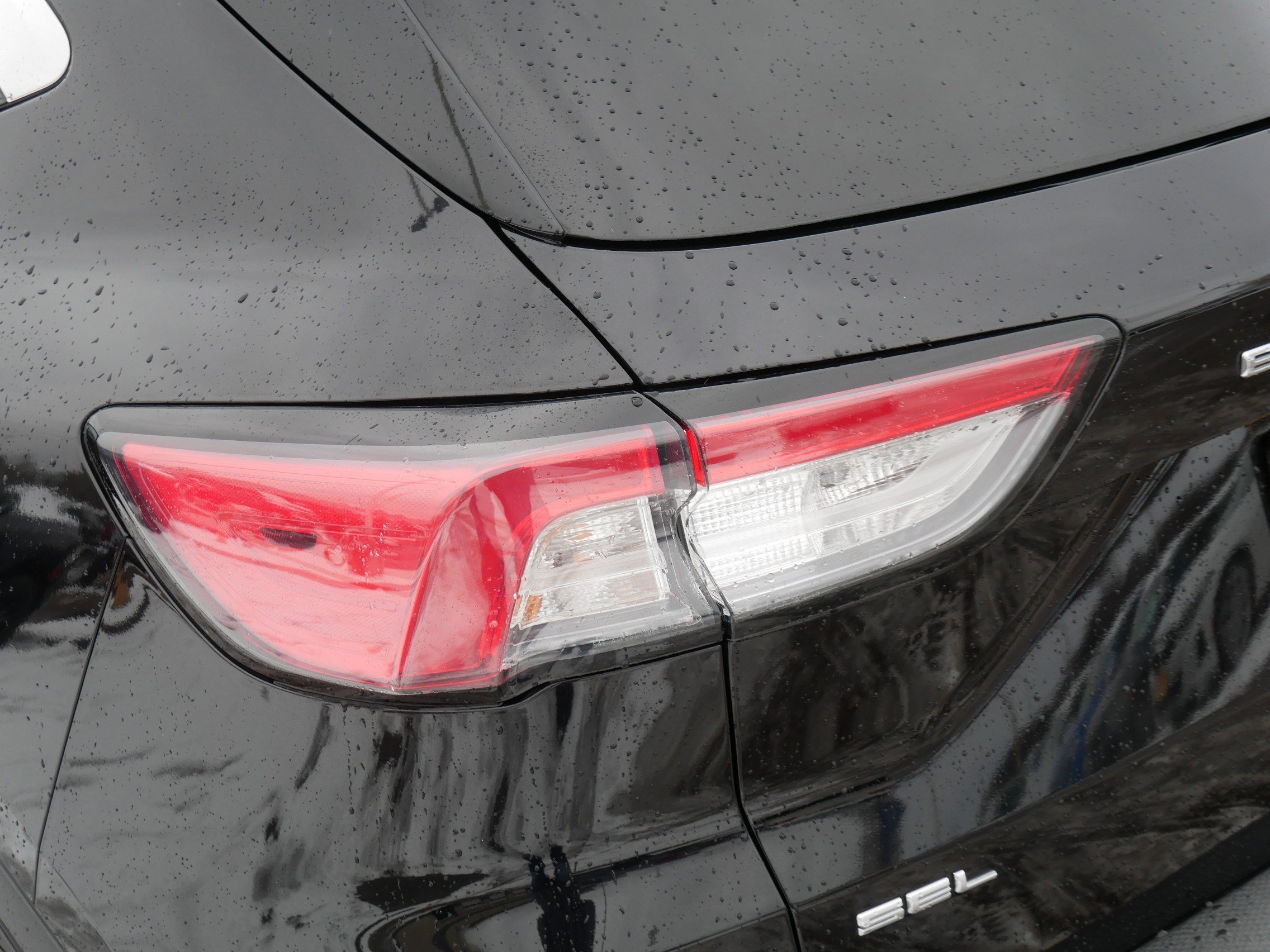 Certified 2020 Ford Escape SEL image 17