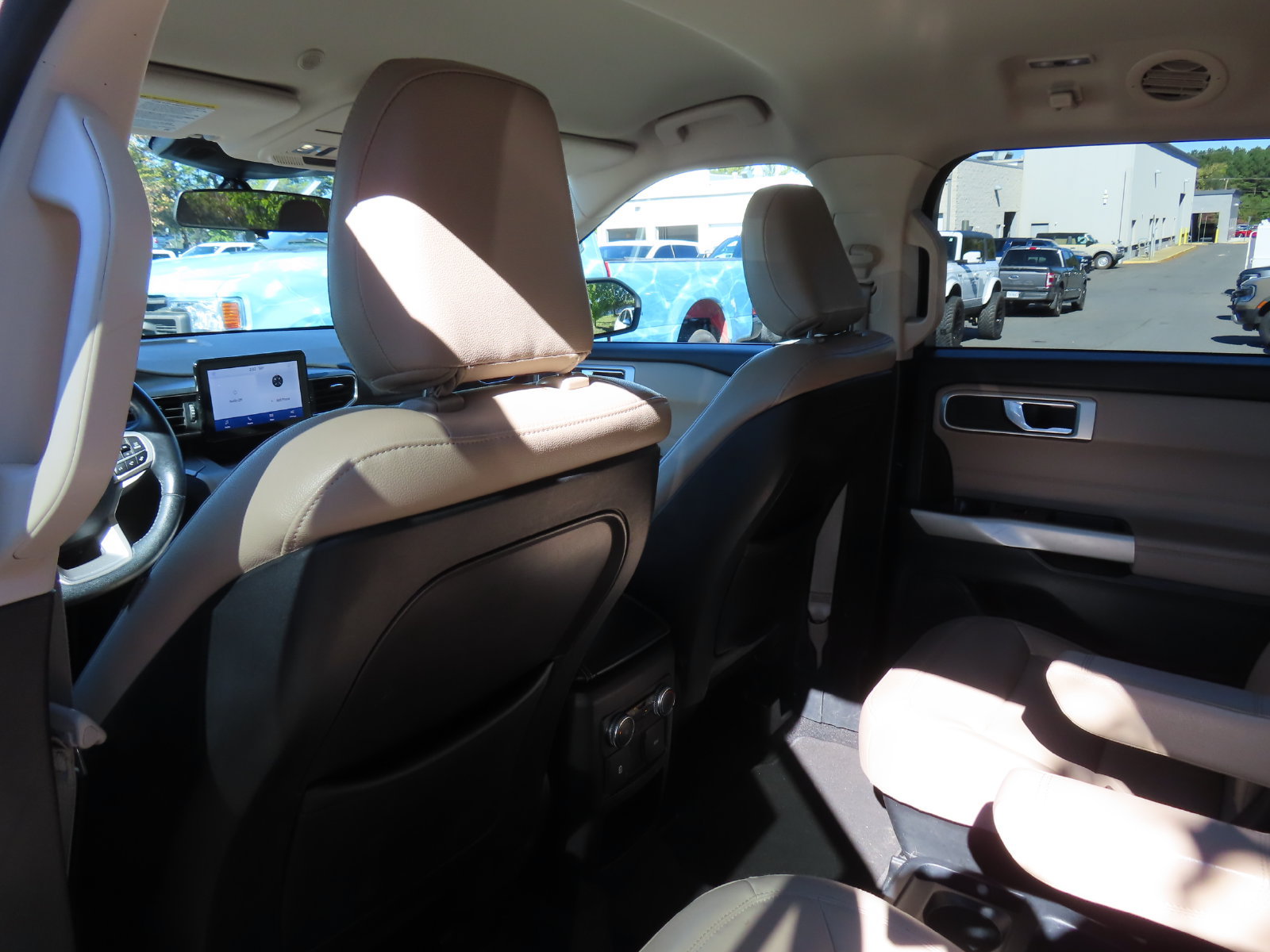 Certified 2020 Ford Explorer XLT w/ Equipment Group 202A AWD/4WD image 27