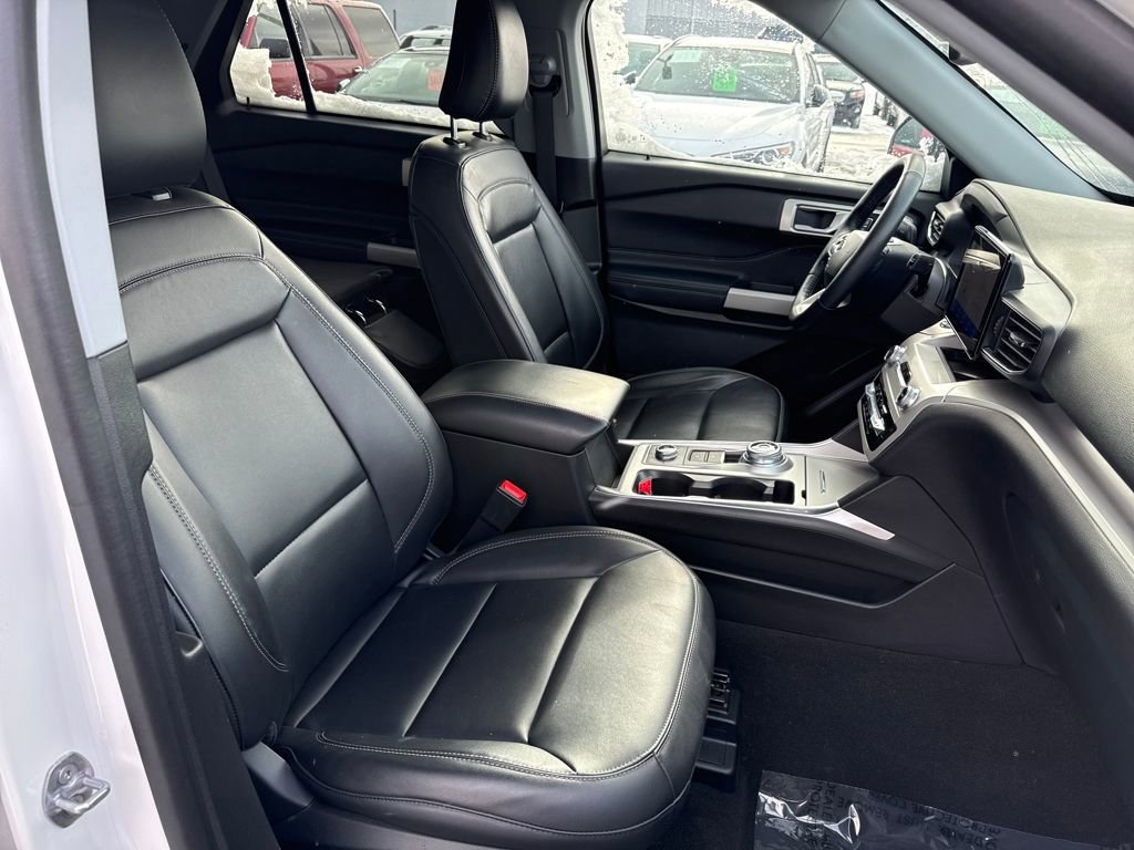 Certified 2023 Ford Explorer XLT w/ Equipment Group 202A image 8