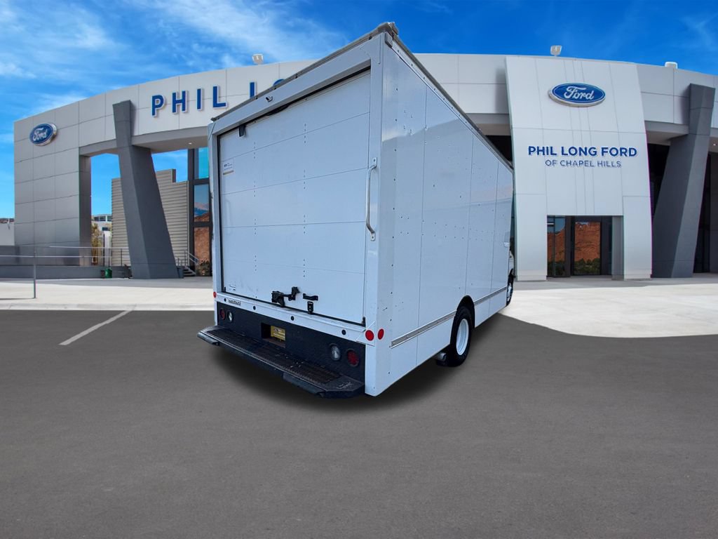 Certified 2023 Ford E-450 and Econoline 450 Super Duty w/ Driver's Safety Package RWD image 5
