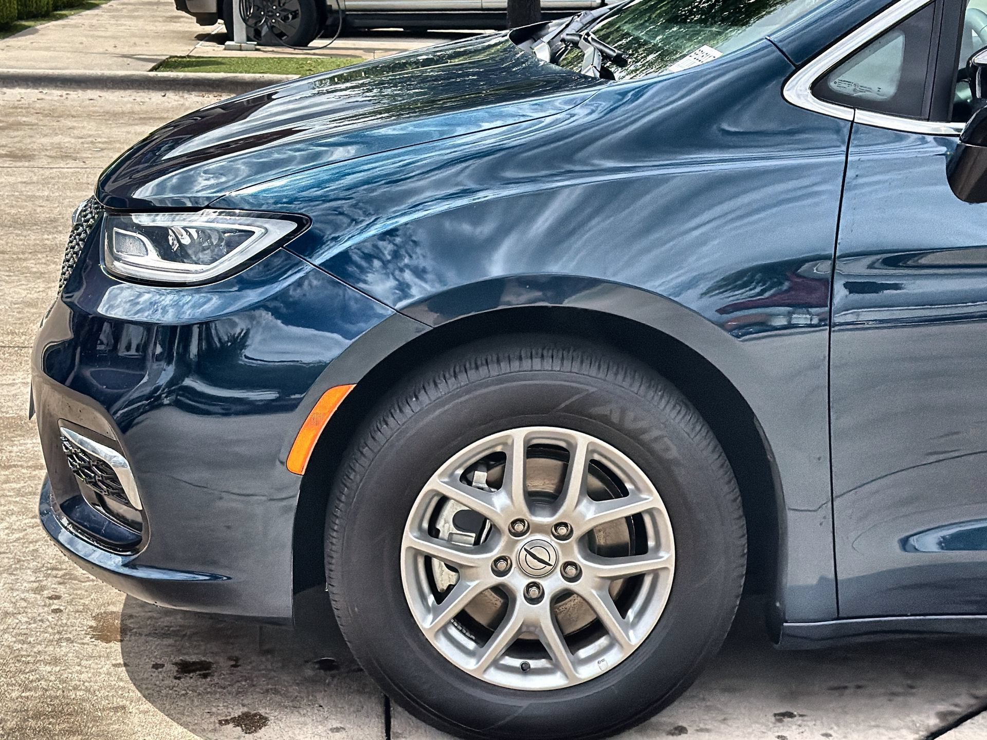 Used 2025 Chrysler Pacifica Select FWD image 10