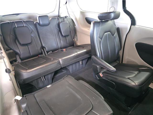 Used 2023 Chrysler Pacifica Touring-L image 15