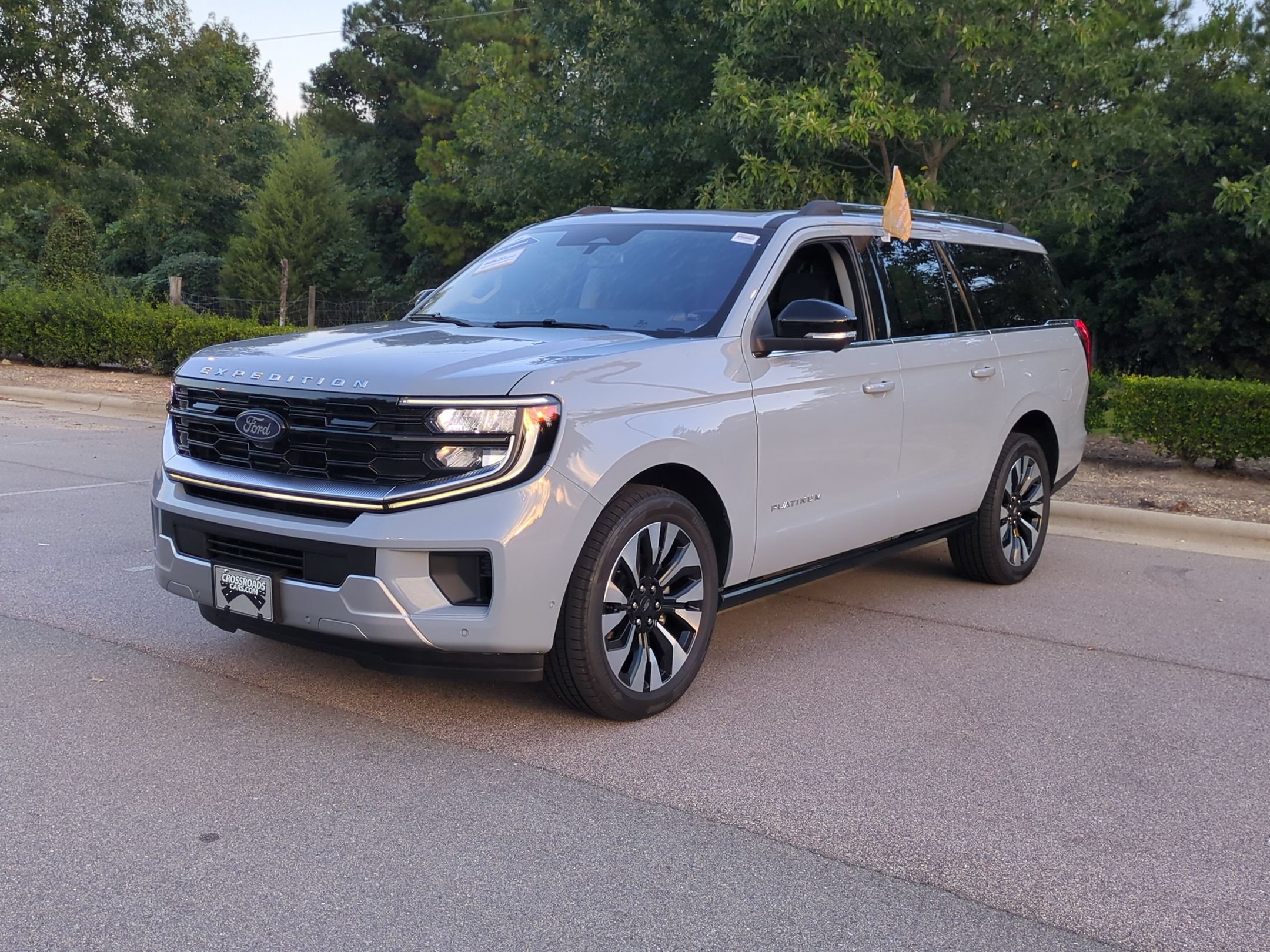 Certified 2025 Ford Expedition Max Platinum w/ Driver's Package AWD/4WD image 8