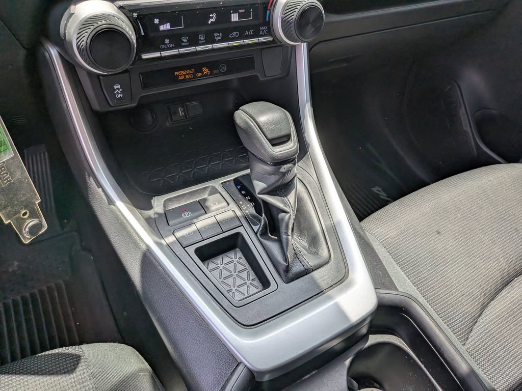 Used 2019 Toyota RAV4 LE FWD image 23