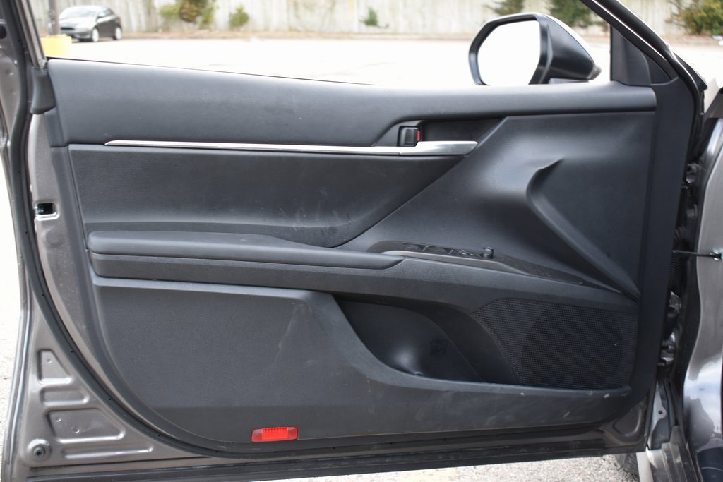 Used 2024 Toyota Camry LE w/ Convenience Package image 9