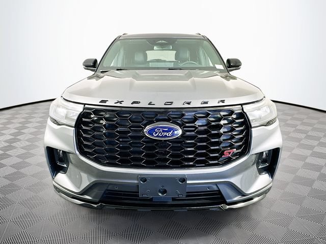 Certified 2025 Ford Explorer ST AWD/4WD image 5