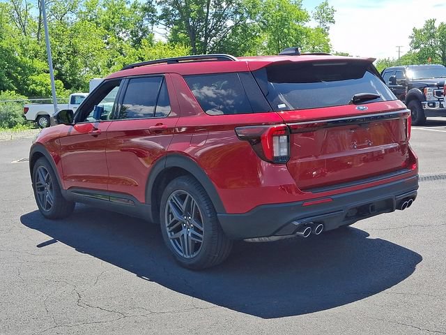 Certified 2025 Ford Explorer ST AWD/4WD image 7