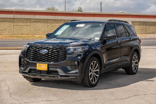 Certified 2025 Ford Explorer ST-Line w/ Premium Package RWD image 4