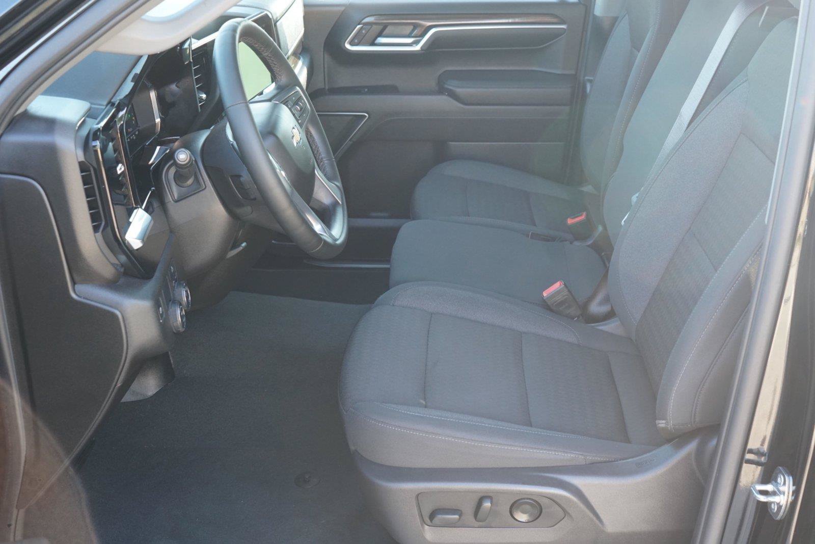 Used 2024 Chevrolet Silverado 1500 LT RWD image 10