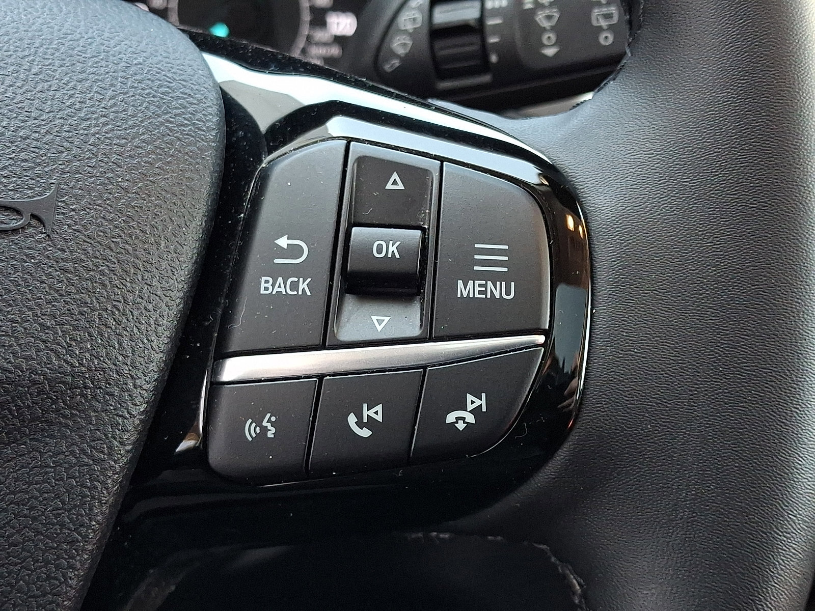 Certified 2022 Ford Escape SE w/ SE Sport Appearance Package image 26