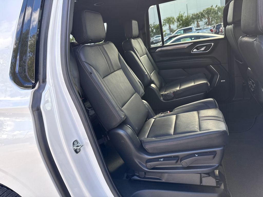 Used 2023 Chevrolet Suburban RST w/ Luxury Package image 28