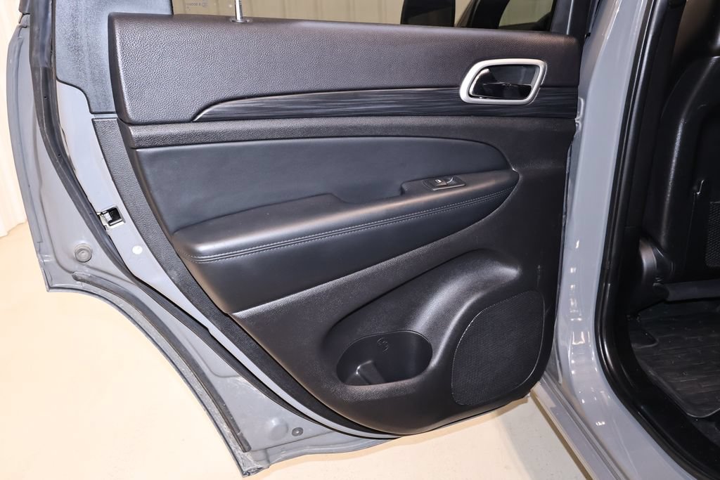 Used 2020 Jeep Grand Cherokee Altitude AWD/4WD image 14