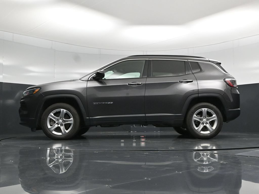 Used 2024 Jeep Compass Latitude AWD/4WD image 57