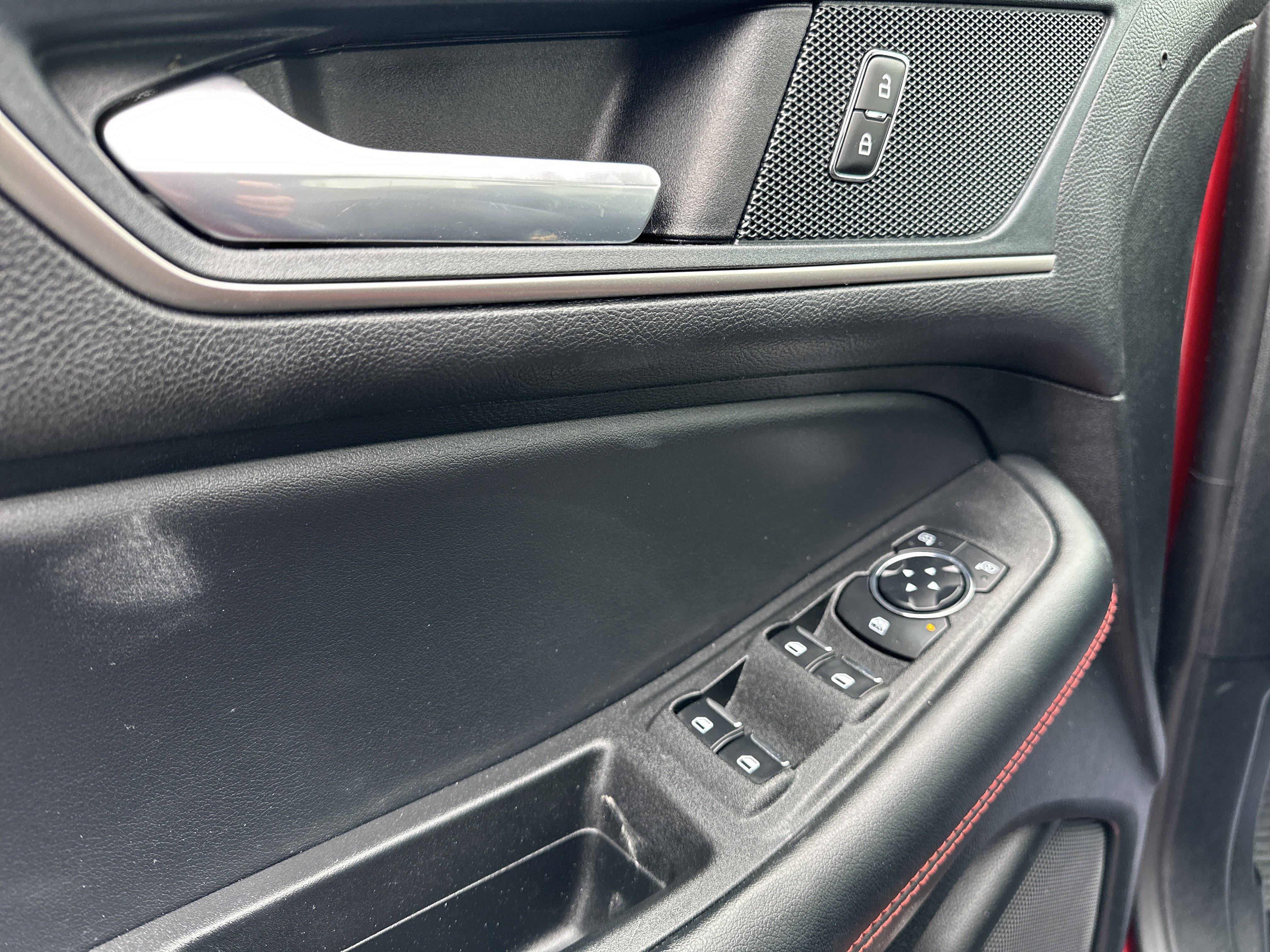 Certified 2024 Ford Edge ST-Line w/ Class II Trailer Tow Package image 15