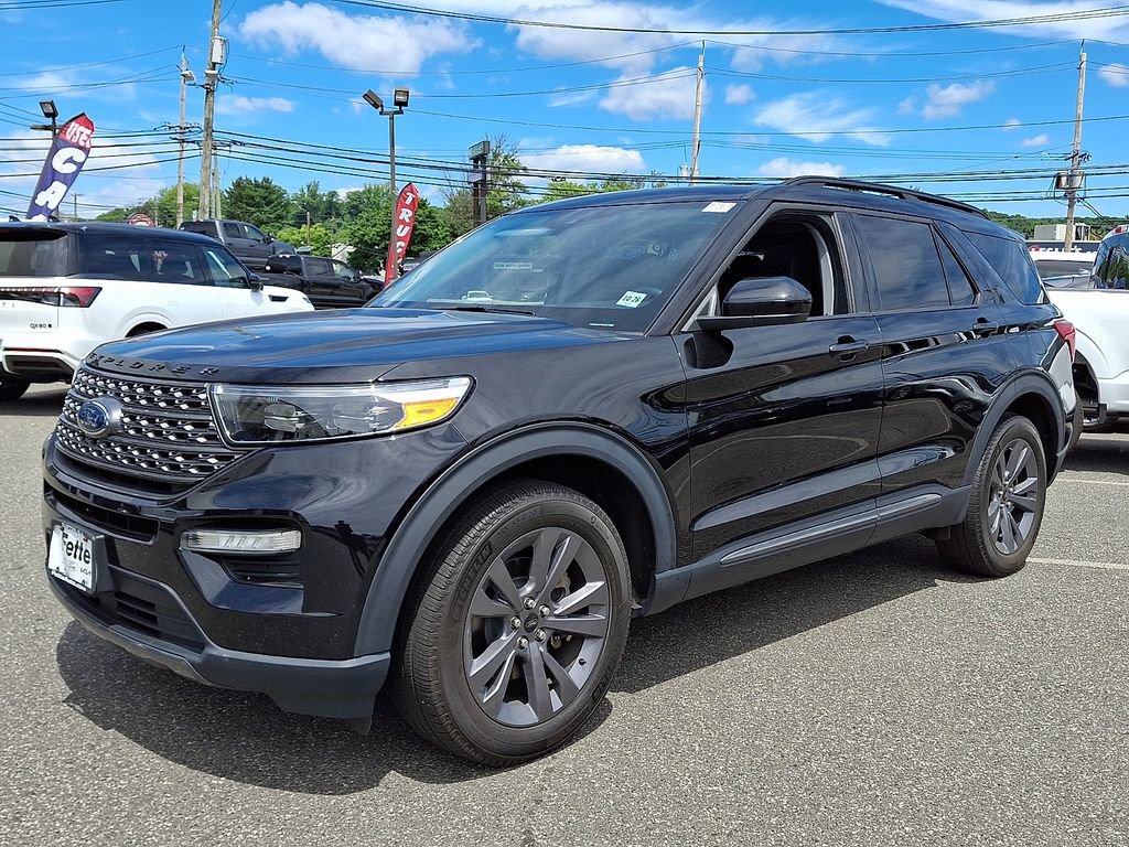 Certified 2023 Ford Explorer XLT w/ Equipment Group 202A AWD/4WD image 1