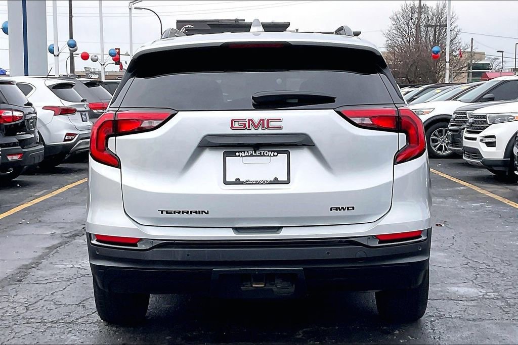 Used 2021 GMC Terrain SLE w/ Driver Convenience Package image 3