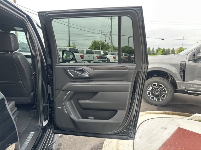 Used 2024 Chevrolet Suburban LT AWD/4WD image 19