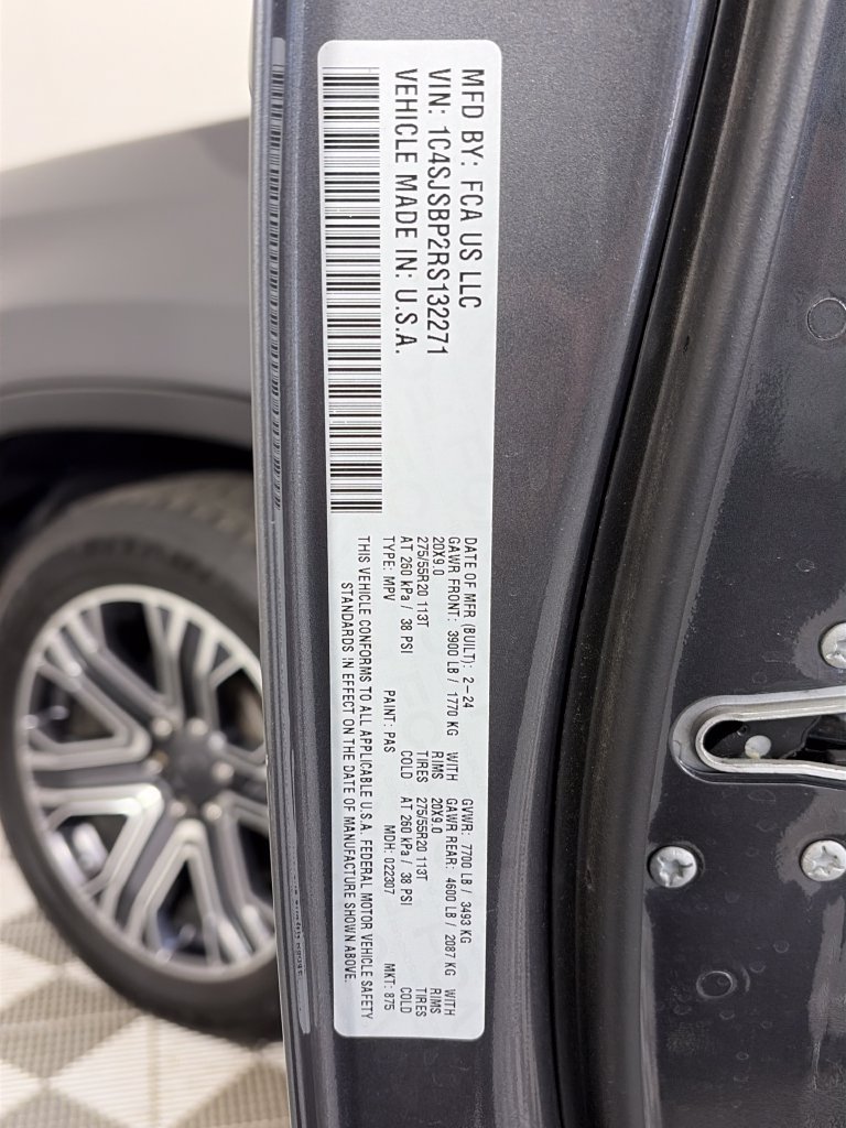 Used 2024 Jeep Wagoneer L Series II AWD/4WD image 9