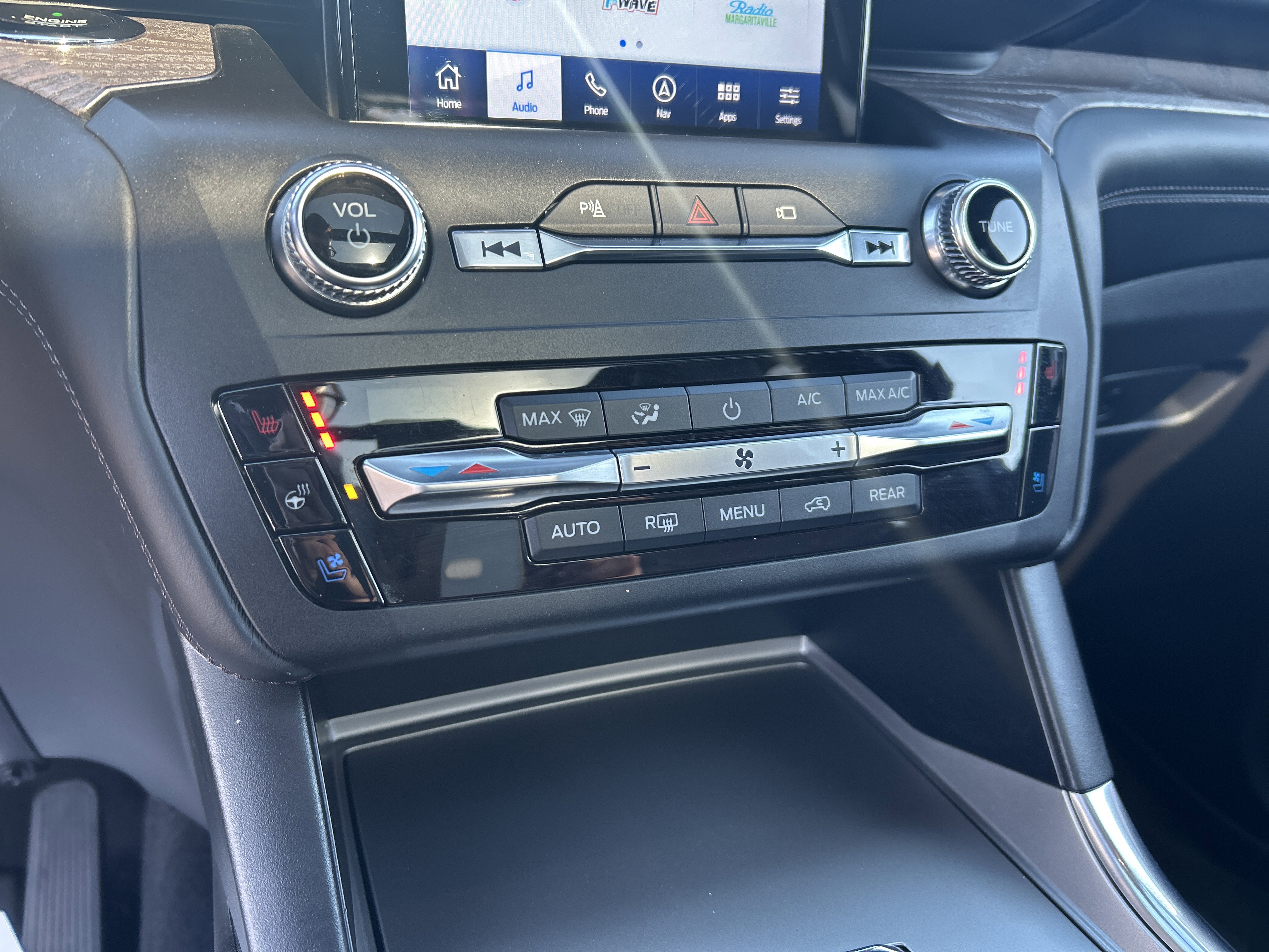 Certified 2020 Ford Explorer Platinum w/ Premium Technology Package image 23