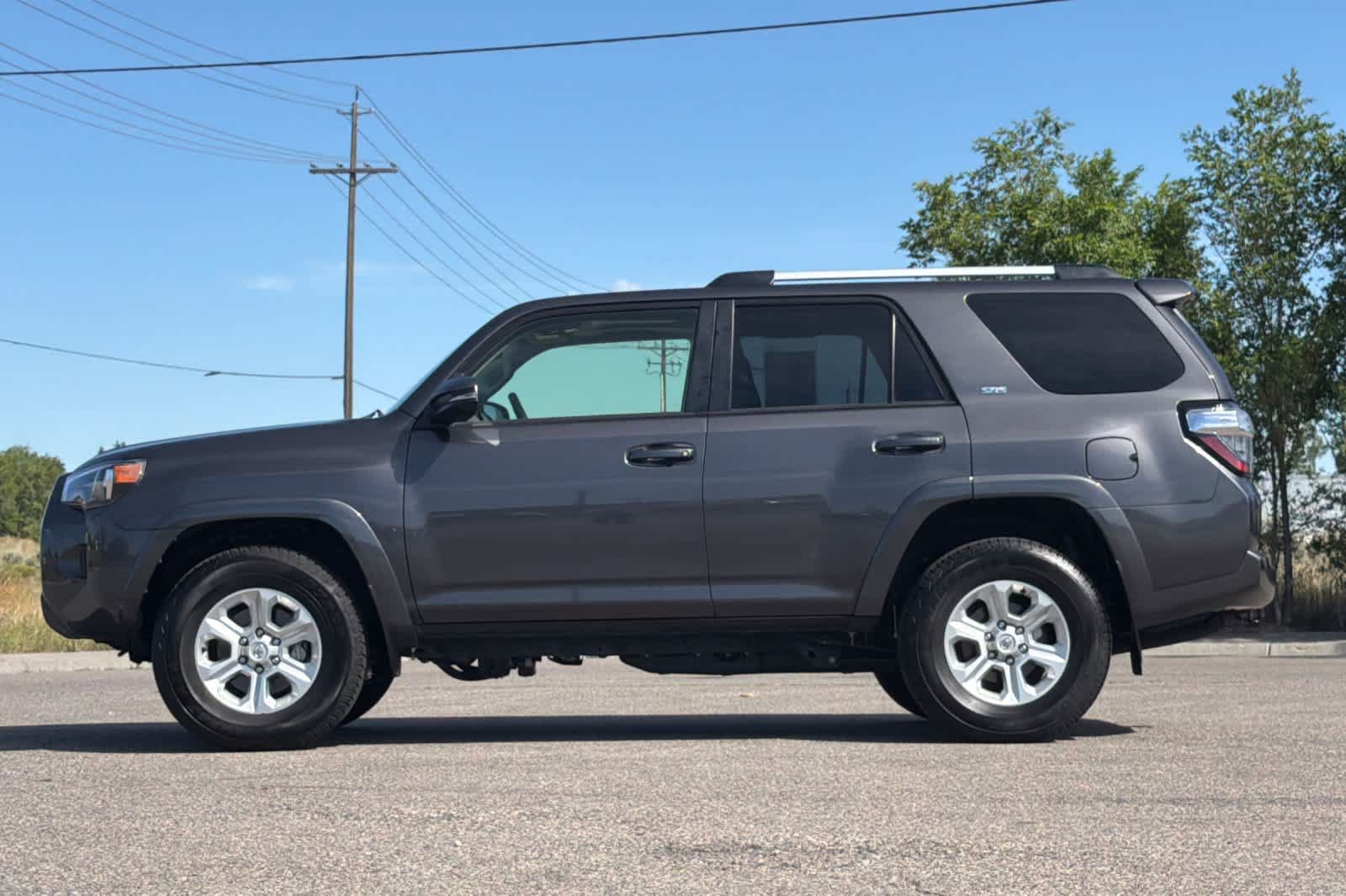 Used 2023 Toyota 4Runner SR5 Premium w/ Moonroof Package AWD/4WD image 5