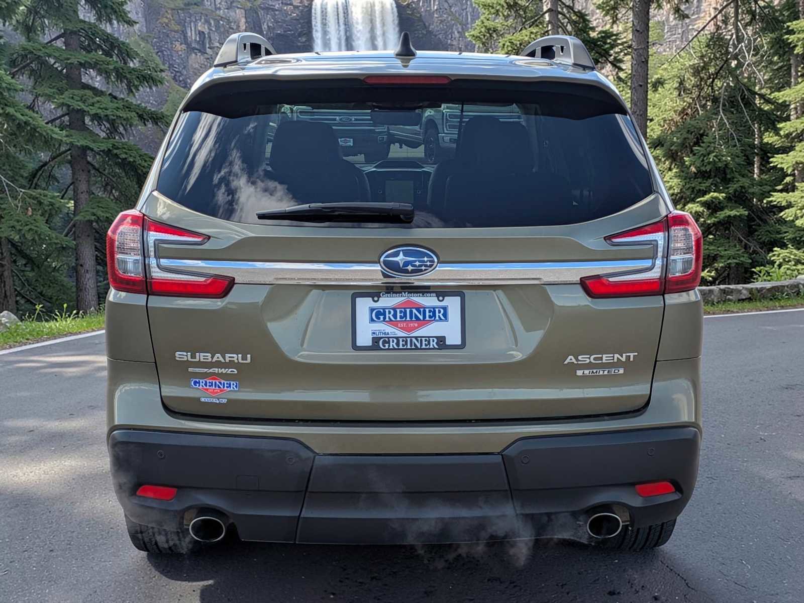 Used 2024 Subaru Ascent Limited w/ Technology Package AWD/4WD image 5