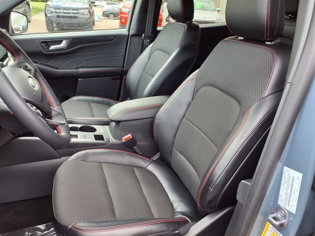 Certified 2024 Ford Escape ST-Line w/ Tech Pack #1 AWD/4WD image 4