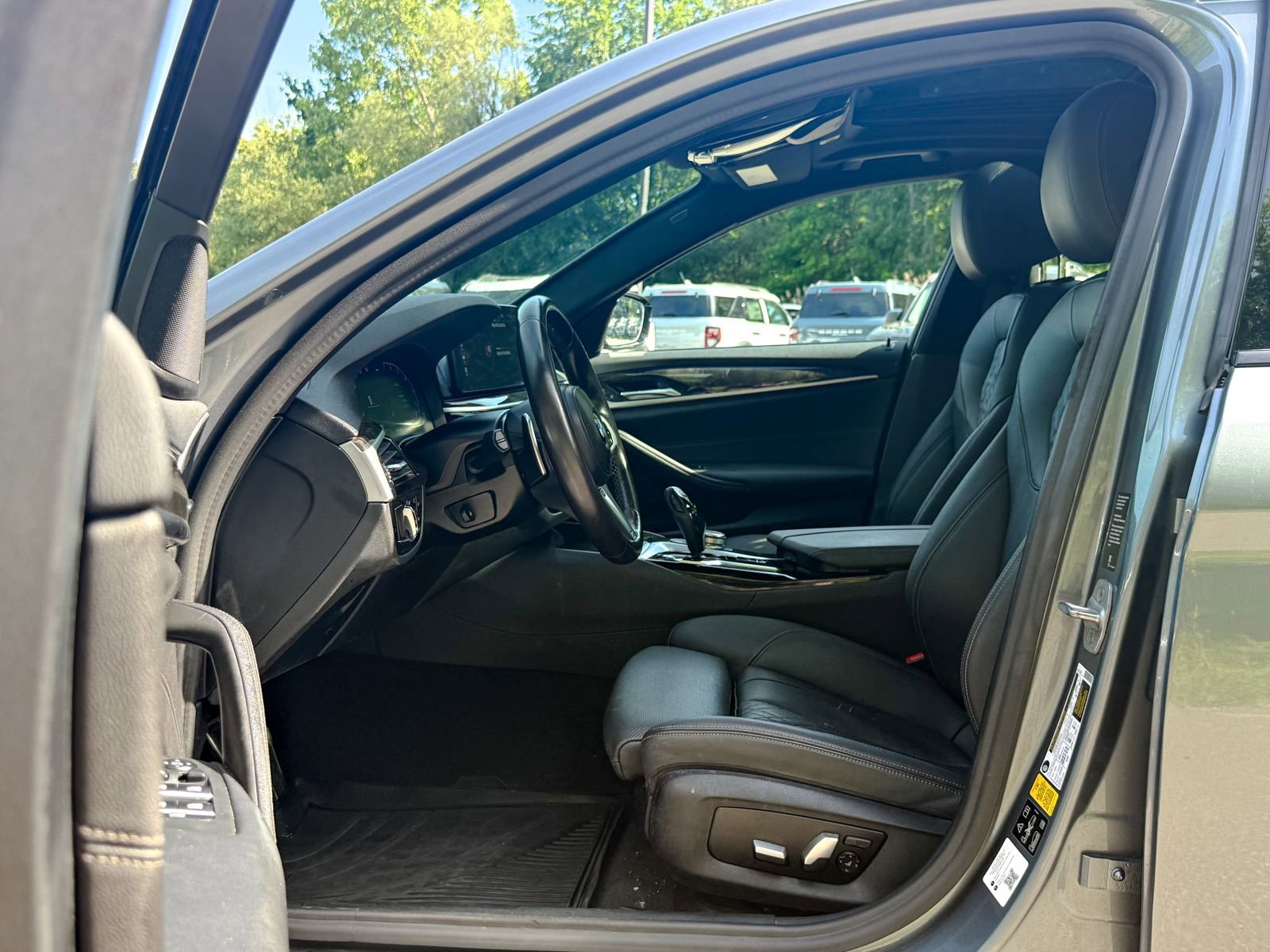 Used 2021 BMW 530i xDrive w/ M Sport Package AWD/4WD image 18