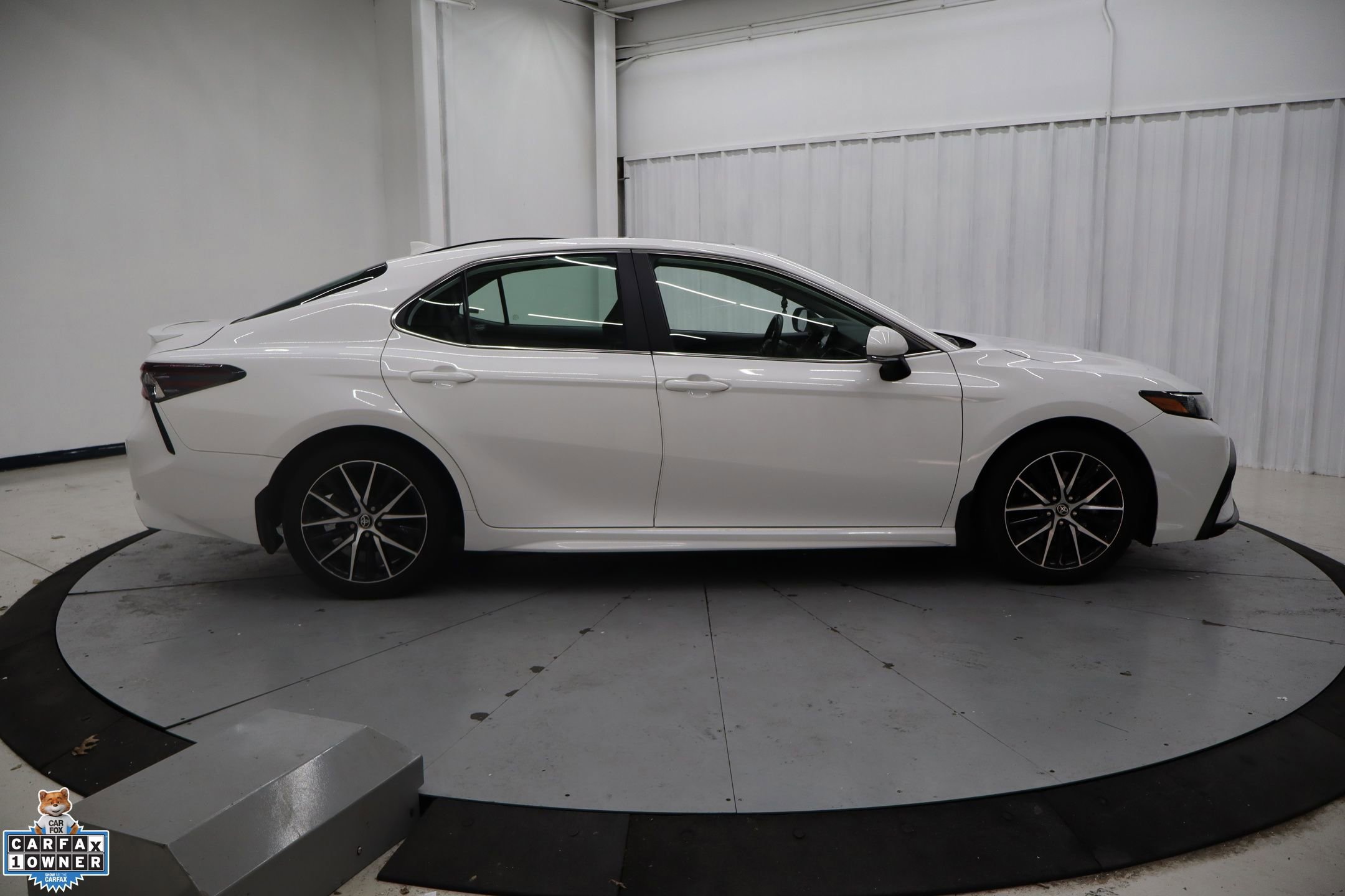 Used 2024 Toyota Camry SE w/ Cold Weather Package image 8