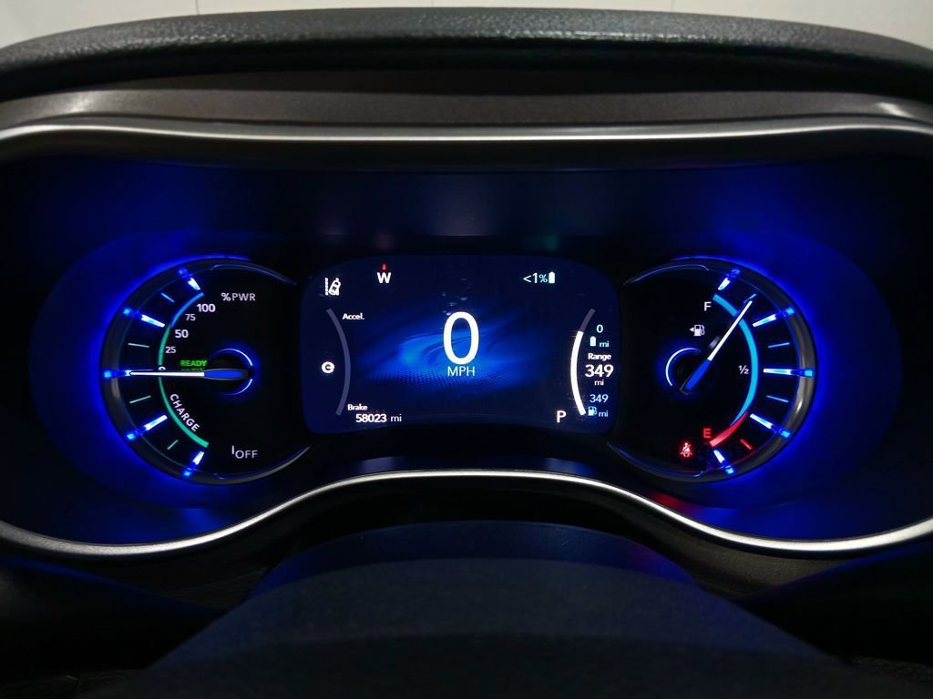 Used 2024 Chrysler Pacifica Select image 18