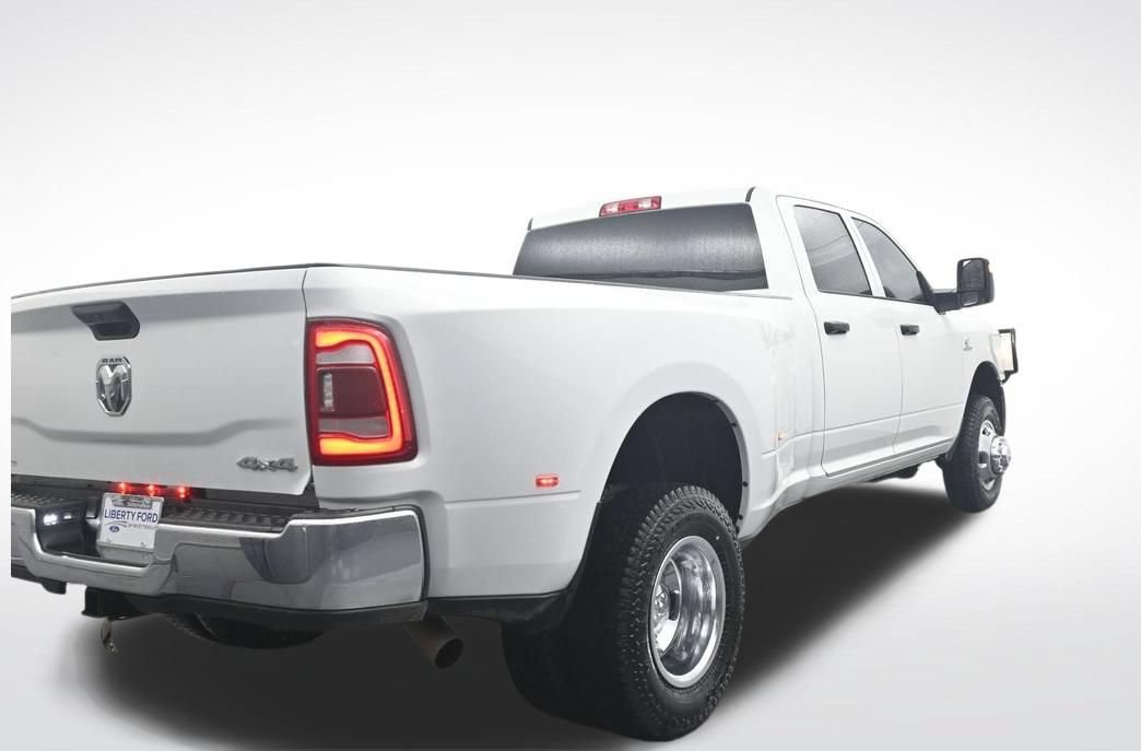 Used 2024 RAM 3500 Tradesman w/ Chrome Appearance Group AWD/4WD image 6