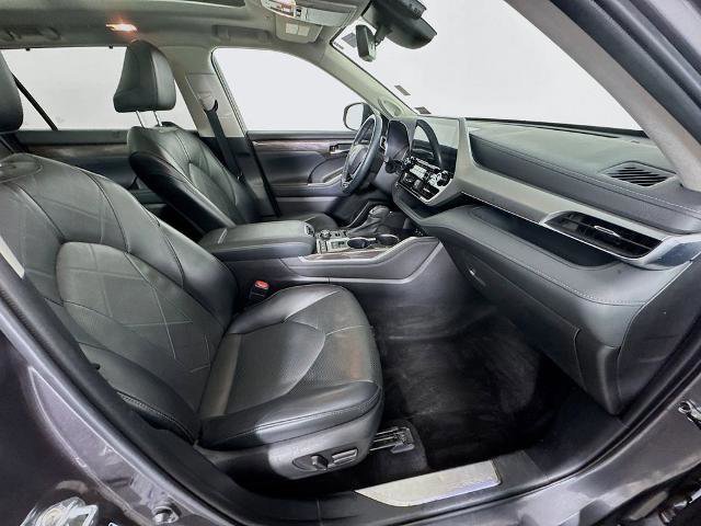 Used 2022 Toyota Highlander Platinum image 29