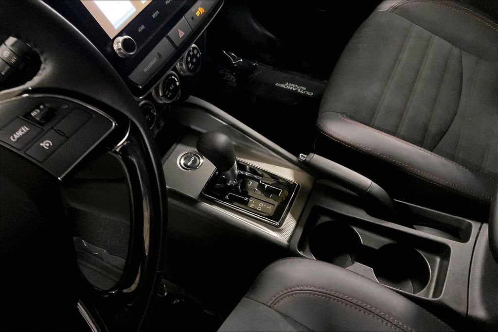Used 2025 Mitsubishi Outlander Sport SE image 16