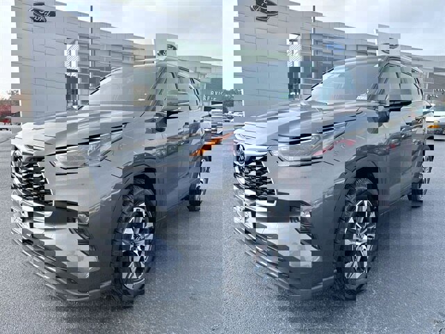 Used 2024 Toyota Highlander XLE